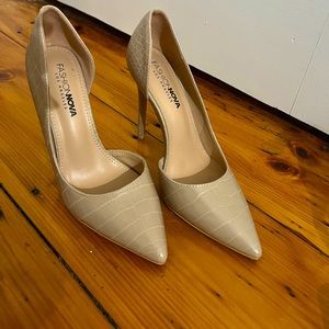 Never used High heel